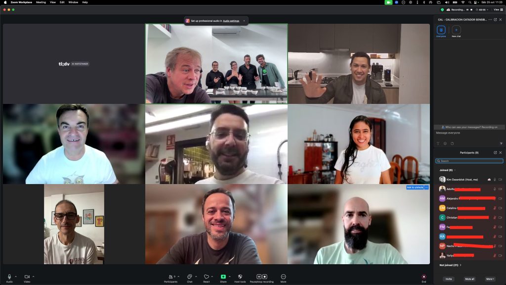 • Kim Ossenblok enseñando cómo desarrollar criterio como catador de café