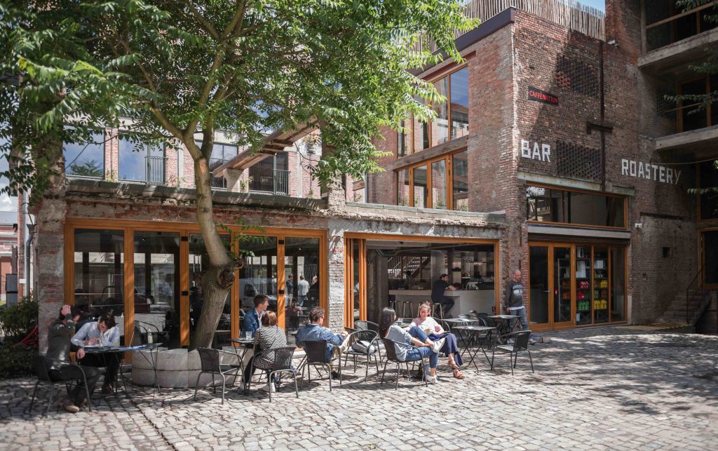 Guía para montar una cafetería de especialidad en 2026 por Kim Ossenblok y Sebastián Grau