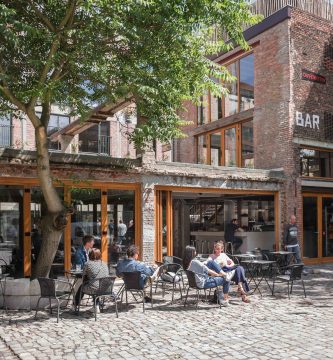 Guía para montar una cafetería de especialidad en 2026 por Kim Ossenblok y Sebastián Grau