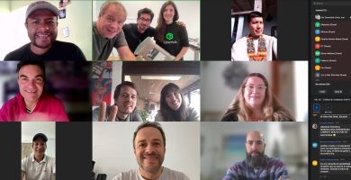 Grupo de catadores comparando percepciones durante una cata de café por Zoom.