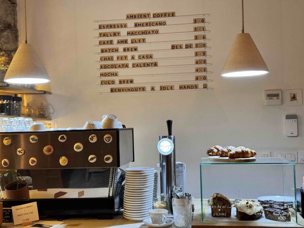 Cafetería Idle Hands en Girona, barra de espresso de especialidad con alta consistencia en calidad
