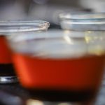 Tazas de cata con Coffea Wightiana, especie silvestre del sur de la India